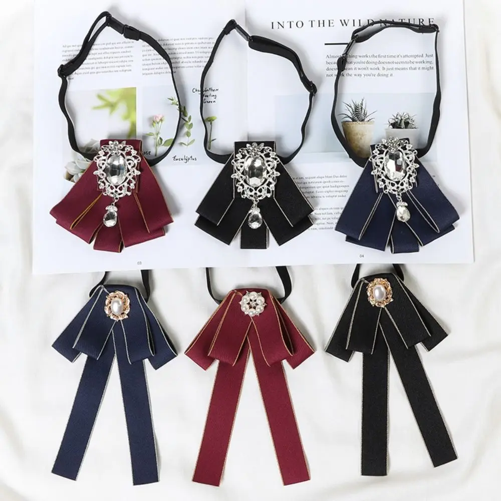 Luxulry Lega Papillon Regalo Accessori per gioielli Strass di cristallo Papillon Strass Decorazione del collo Spille Bowknot