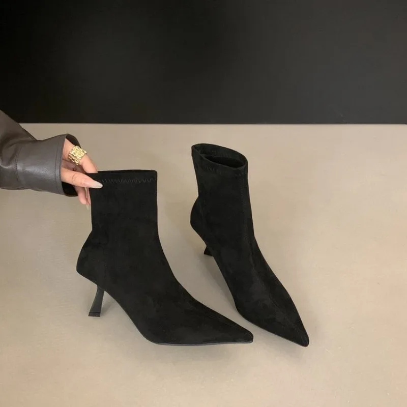 Elegante Damen-Stiefeletten mit spitzer Zehenpartie und hohem Stilettoabsatz, kurze Stiefeletten, formelle Schuhe für Büro, Party und festliche Anlässe. – Detail 6