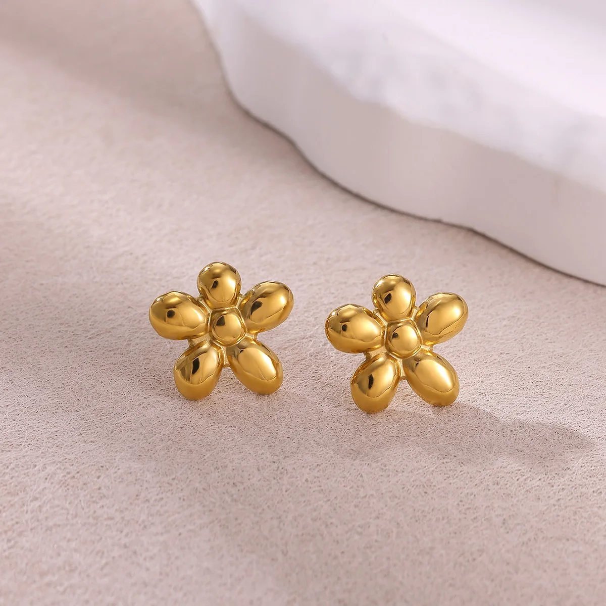 

Fashion Cute Flower Stud Earrings for Women Stainless Steel Gold Color Earring Romantic Jewelry Wedding Party Accessrories