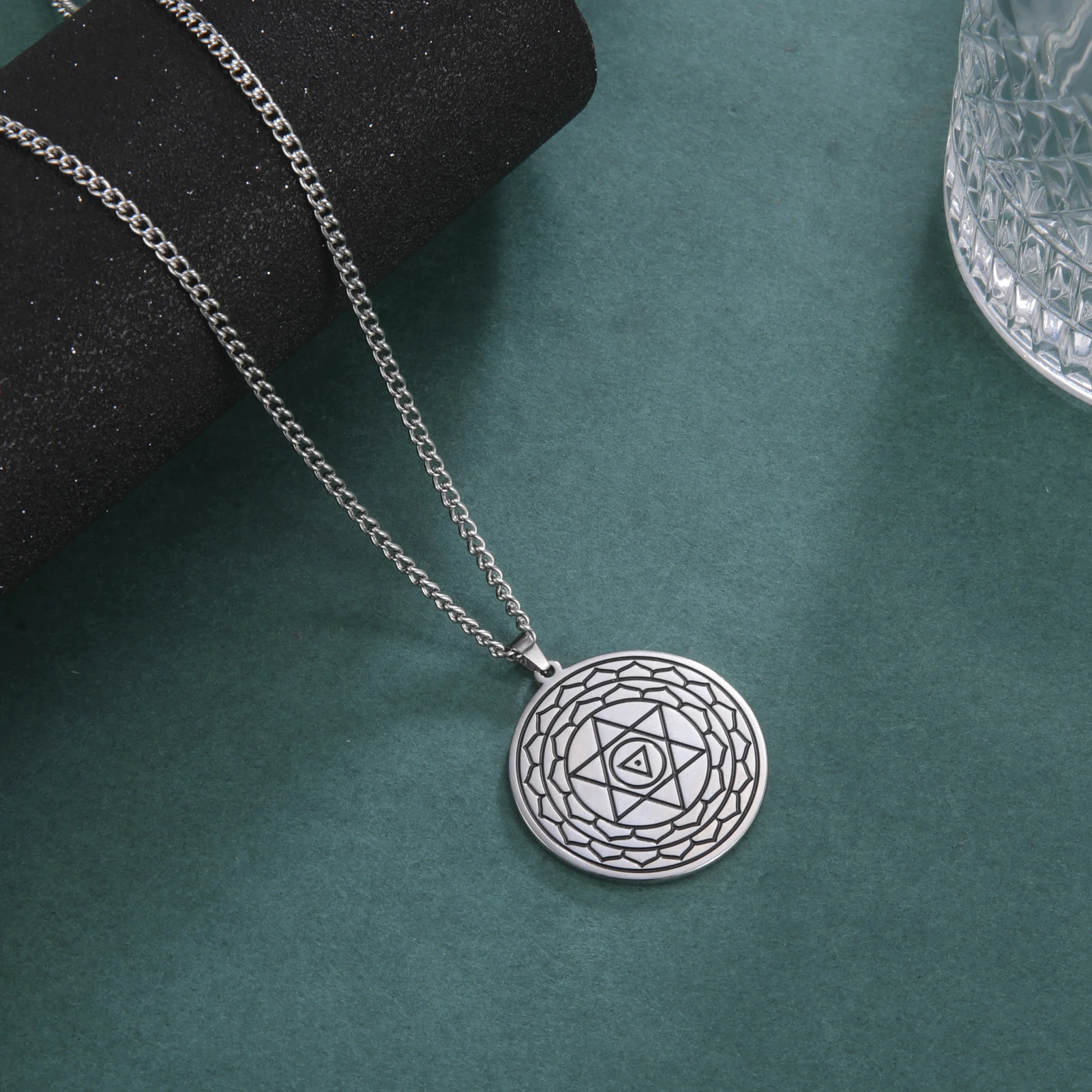 LIKGREAT Sri Yantra Mandala Pendant Necklace India Chakra  Meditation Spiritual Jewelry Stainless Steel Sacred Magic Talisman