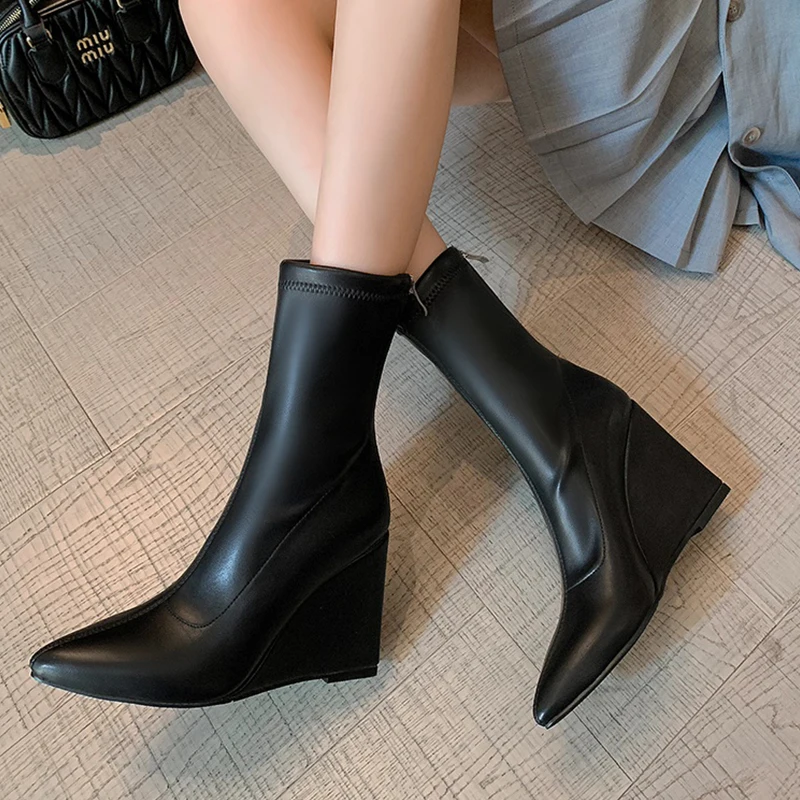 أسافين الأحذية النسائية أشار تو أحذية من الجلد الشتاء عالية الكعب أحذية بوت قصيرة 2025 مصمم العلامة التجارية مضخات البريدي تشيلسي الأحذية Mujer
