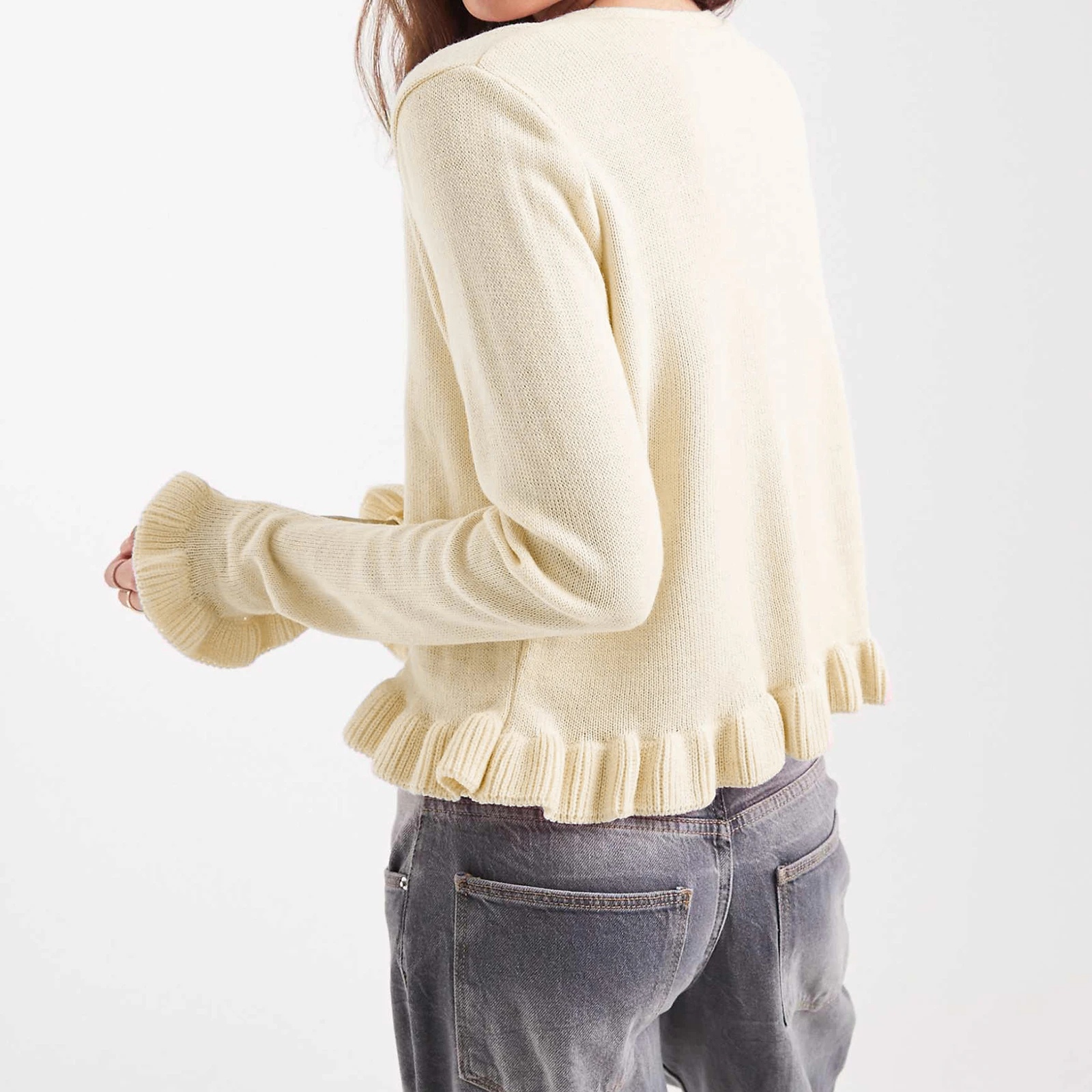 เสื้อคาร์ดิแกนไหมพรมผู้หญิงสำหรับฤดูใบไม้ร่วง แขนยาว คอทรงโอ ติดกระดุม สีพื้น แต่งระบายชายเสื้อ