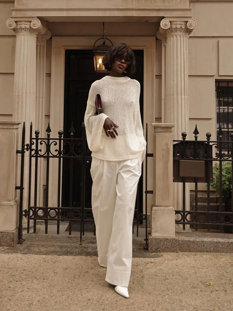ホワイト透かし編みニットラウンドネックセーター女性のエレガントな長袖ルーズセーター 2025 新しいシックなストリート秋レトロアウター
