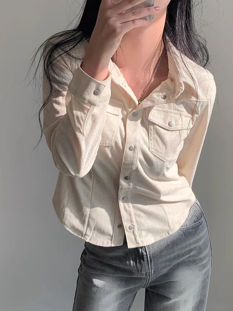 シックなレトロ長袖ショートシャツ女性のポロ襟スリムフィットシングルボタン韓国スタイル通勤ピュアカラーファッショントップ