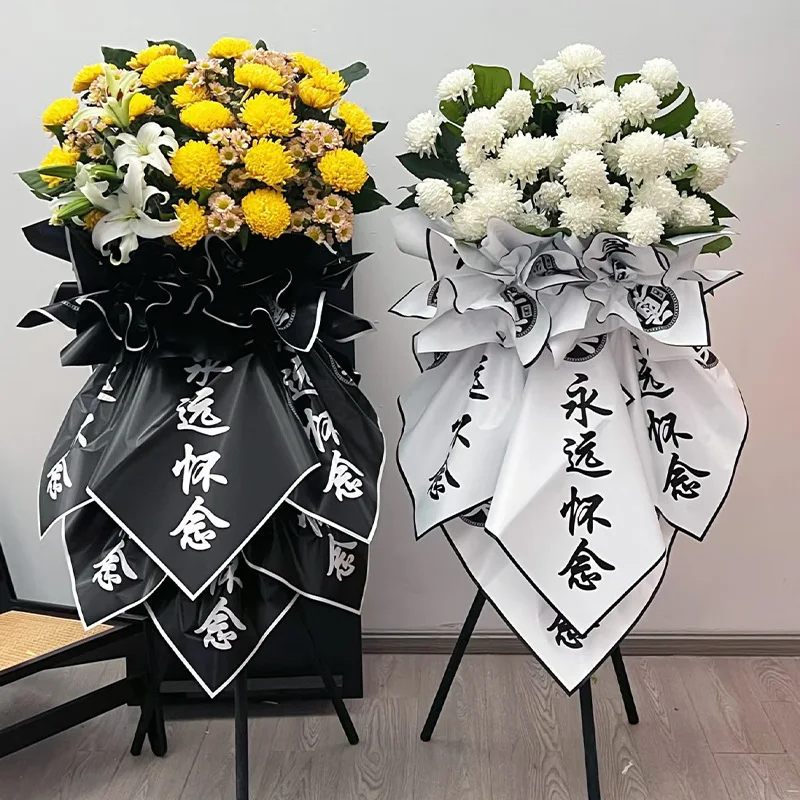 Matte Finish Memorial Flower Bouquet Wrapping Paper Black White Frame Creative Design Short Sleeve Women's T-Shirt Packaging