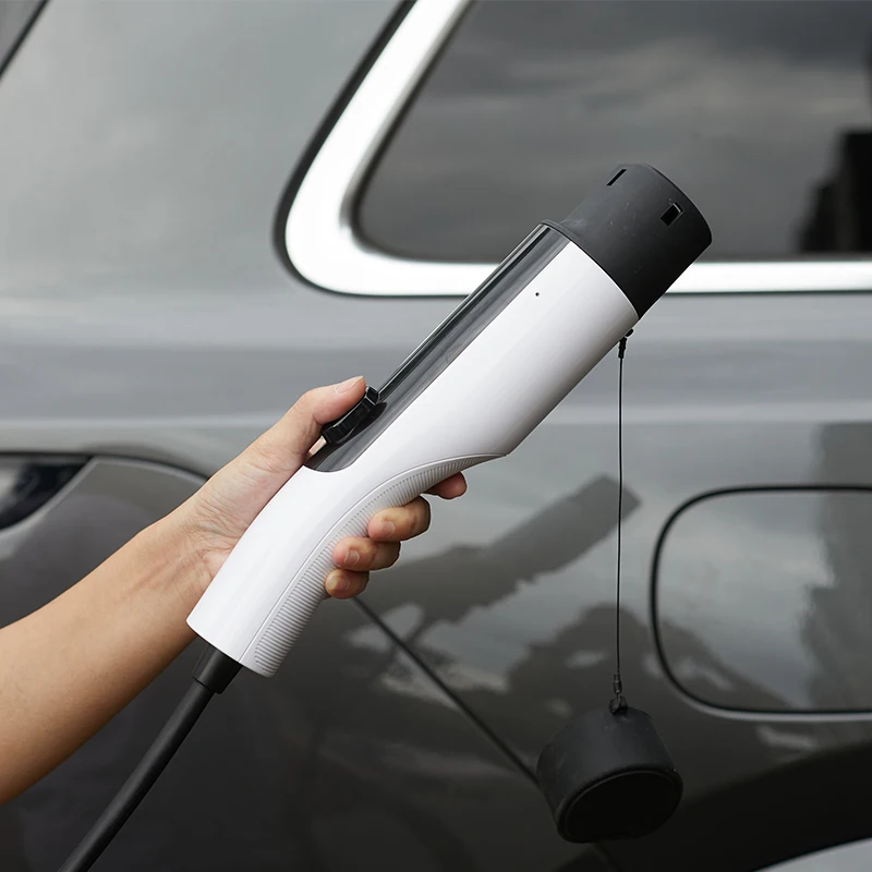 

Commercial Electric Vehicle EV Charger with Fast Charging Technology 32A Output Current 7KW Output Power New Durable Materials