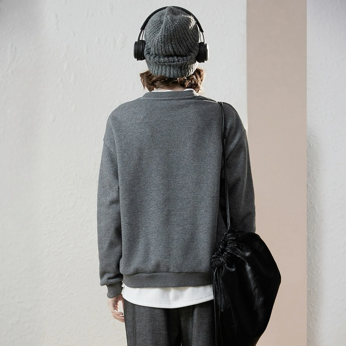 루이야오 두꺼운 벨벳 여성 스웨트셔츠 2025 겨울 최신 트렌디 3D 다이아몬드 레터 루즈 긴팔 세련된 스웨트셔츠