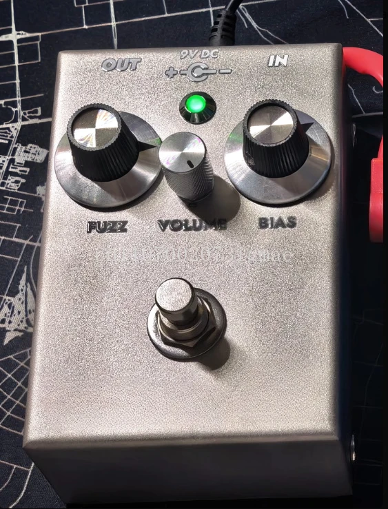 Pre-installed with the same silicon tube exchangeable tube germanium tube electric guitar effect as FuzzFace, Fazi Jimi
