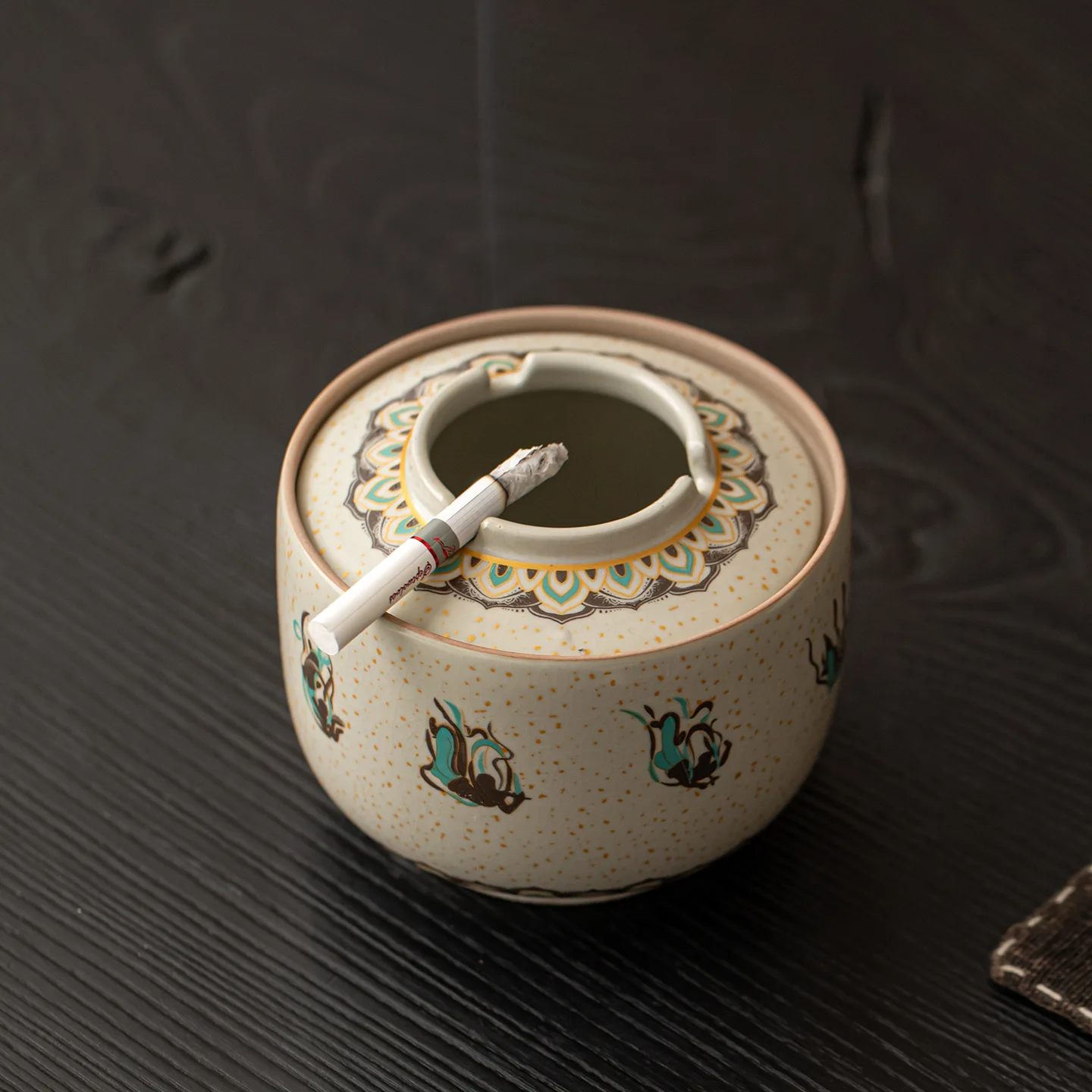 Dunhuang Flying Ashtray With Lid Dustproof Ceramic Waste Water Basin Tea Cup Washer Household Desktop Kung Fu Tea Accessories
