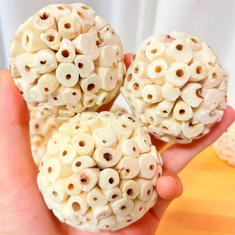 3 Pieces Bird Parrot Chew Toy Sola Balls Natural Parrot Soft Chew Shredding & Foraging Toy Foot Balls for Cockatiel Conure