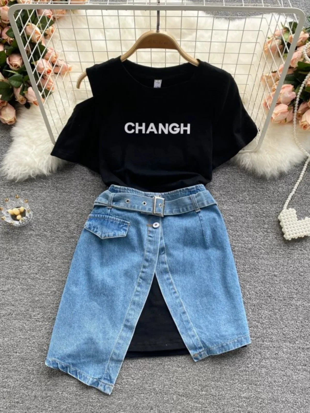 Retro Hong Kong Style Women's Fashion Set Shoulder Exposure Letter Short Sleeve T-Shirt And High Waist Skirt Two-Piece Suit