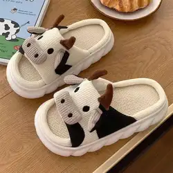 Zapatillas de verano para mujer, sandalias y pantuflas de casa para interiores, dibujos animados, leche de vaca, zapatos divertidos, cuatro estaciones, 2022