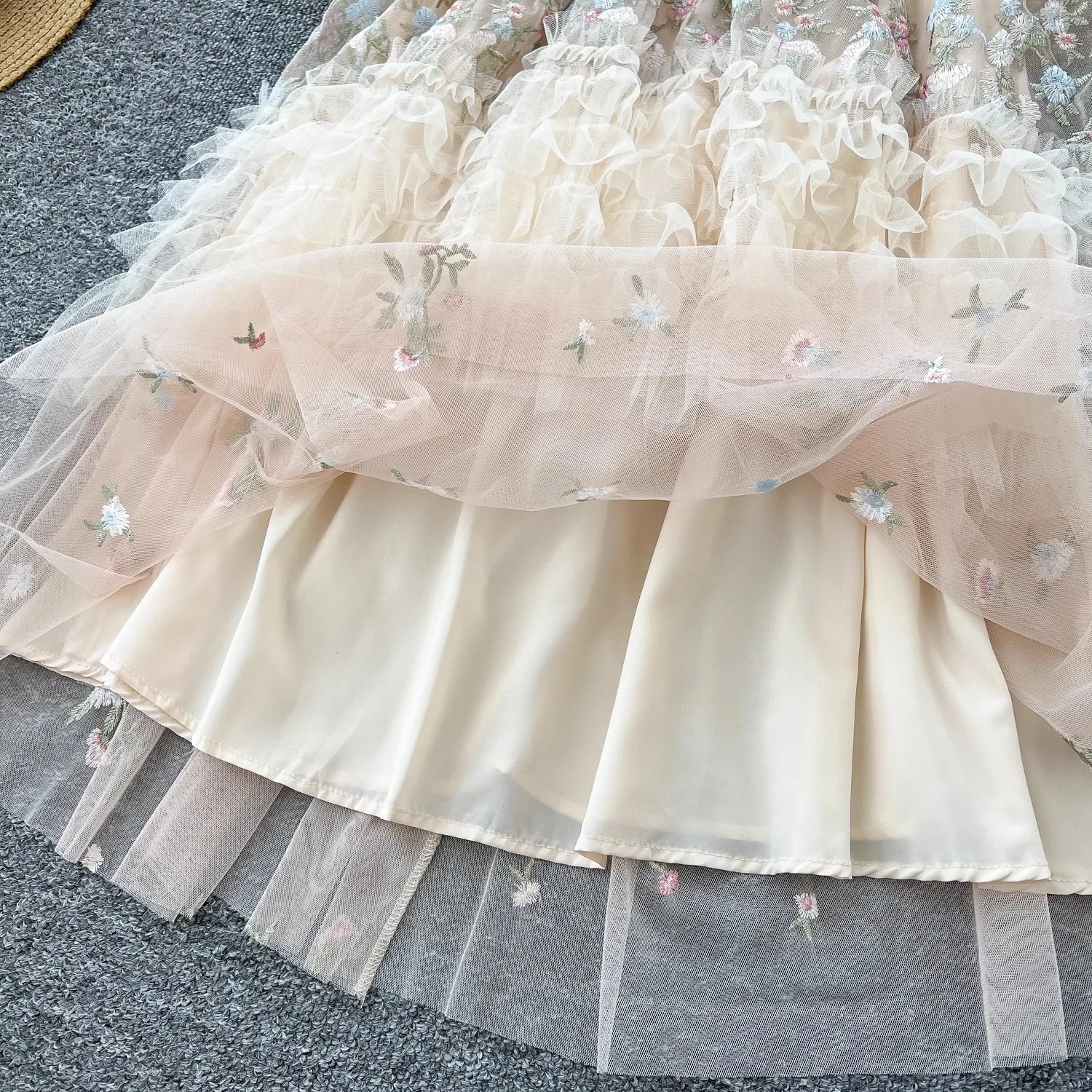 2024 New Fashion Runway Vintage Embroidery Flower Dress Women\'s Long Sleeve O-Neck Mesh Hollow Out Ruffles Prom Party Vestidos