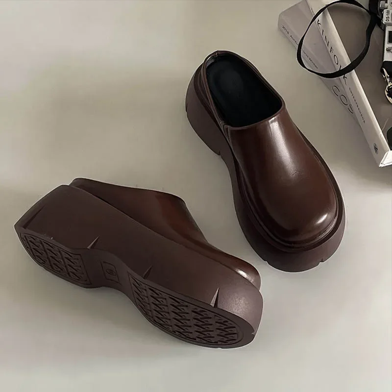 

Тапочки, повседневная летняя женская обувь с закрытым носком, шлепанцы Pantofle, бежевые босоножки на каблуке, женские пляжные туфли на платформе, роскошные, 2023, черные