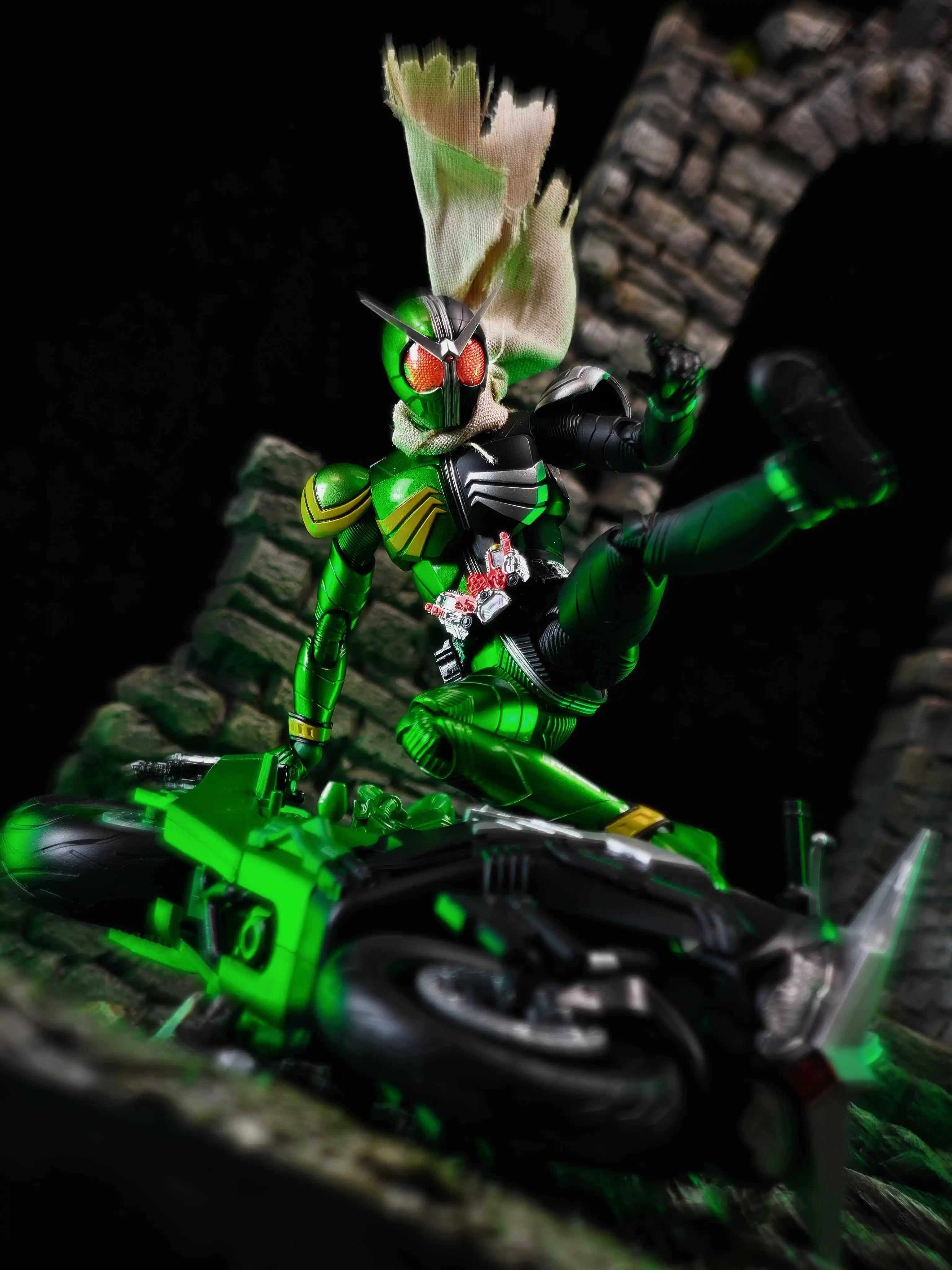 

Shf 1/12 Scale Kamen Rider Skull Cyclone Silver Cloak and Scarf Accessories Model for 6inch Action Figure Body Toys
