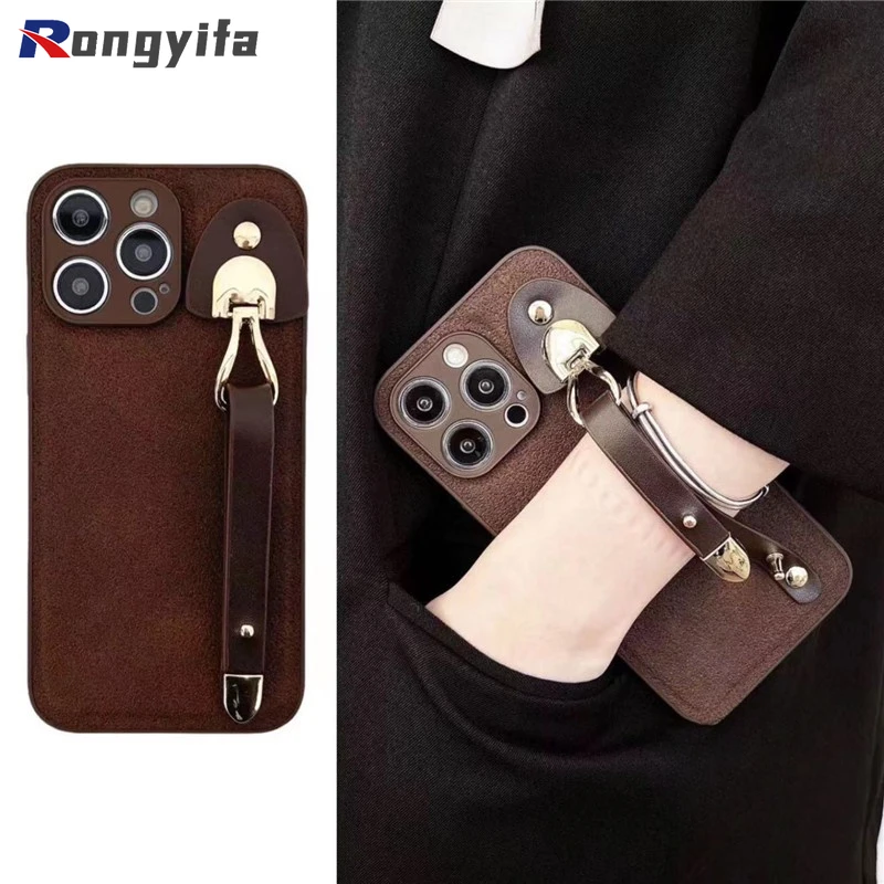 

Luxury Retro Leather Brown Wrist Strap Casing For iPhone 15 14 13 12 11 Pro Max Mini X XR XS Max 8 7 Plus SE Phone Cases