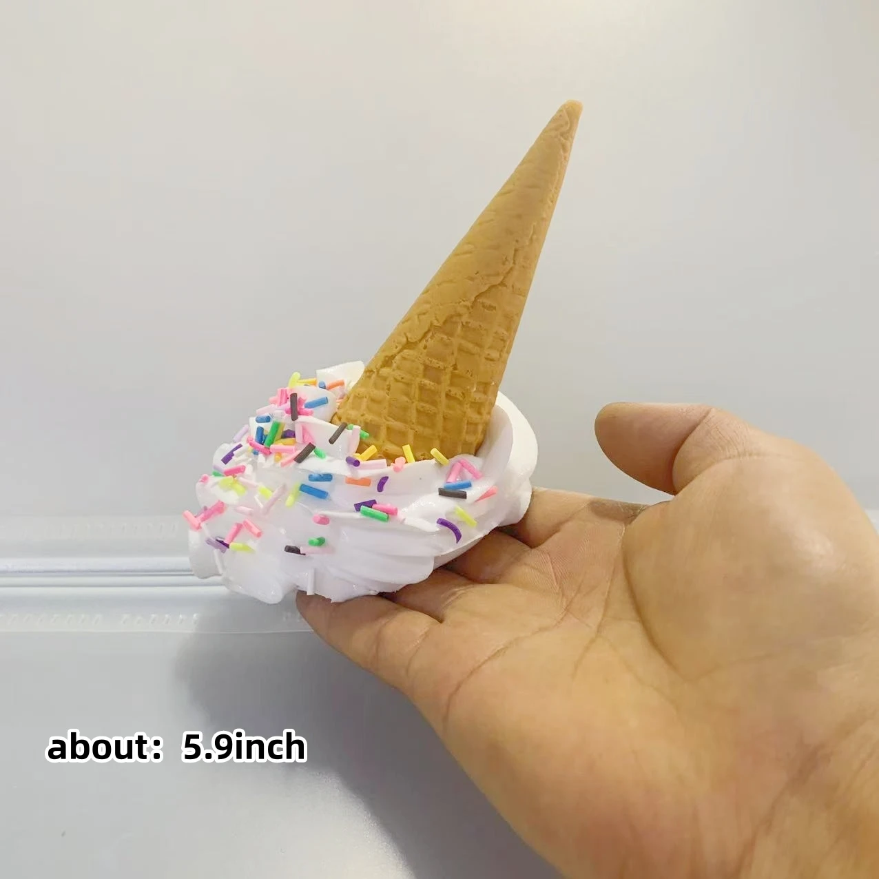 Realistische und Interessante Simulation eines Schmelzenden Eistüten-Dekors, Langlebiges Ornament mit Realistischem Design für Fotografie – Detail 7
