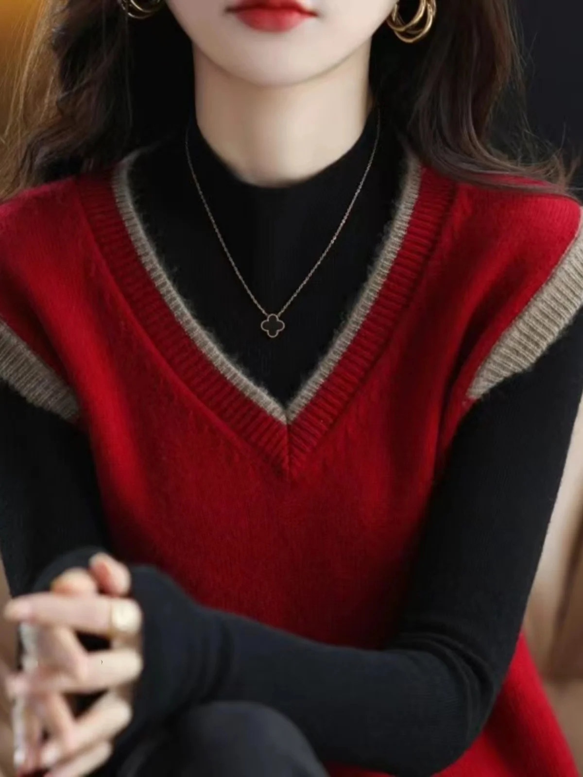 

Autumn Winter Women's Camere Sweater Vest V-Ne Spliced Color Knitted Top Faionable Casual Sle Comfortable Fit