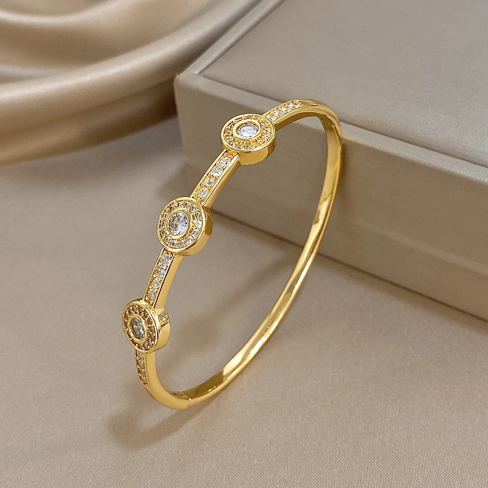 

DODOHAO Trendy Inlaid Rhinestone Gold Plated Open Bangle Bracelet for Women Irregular Geometry Round Spring Bangle Daily Jewelry