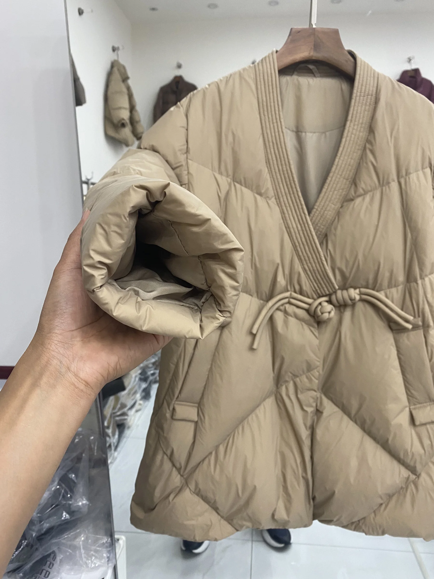 Chaqueta de plumón para mujer, chaqueta Retro holgada con cuello en V para ir al trabajo, invierno 2025