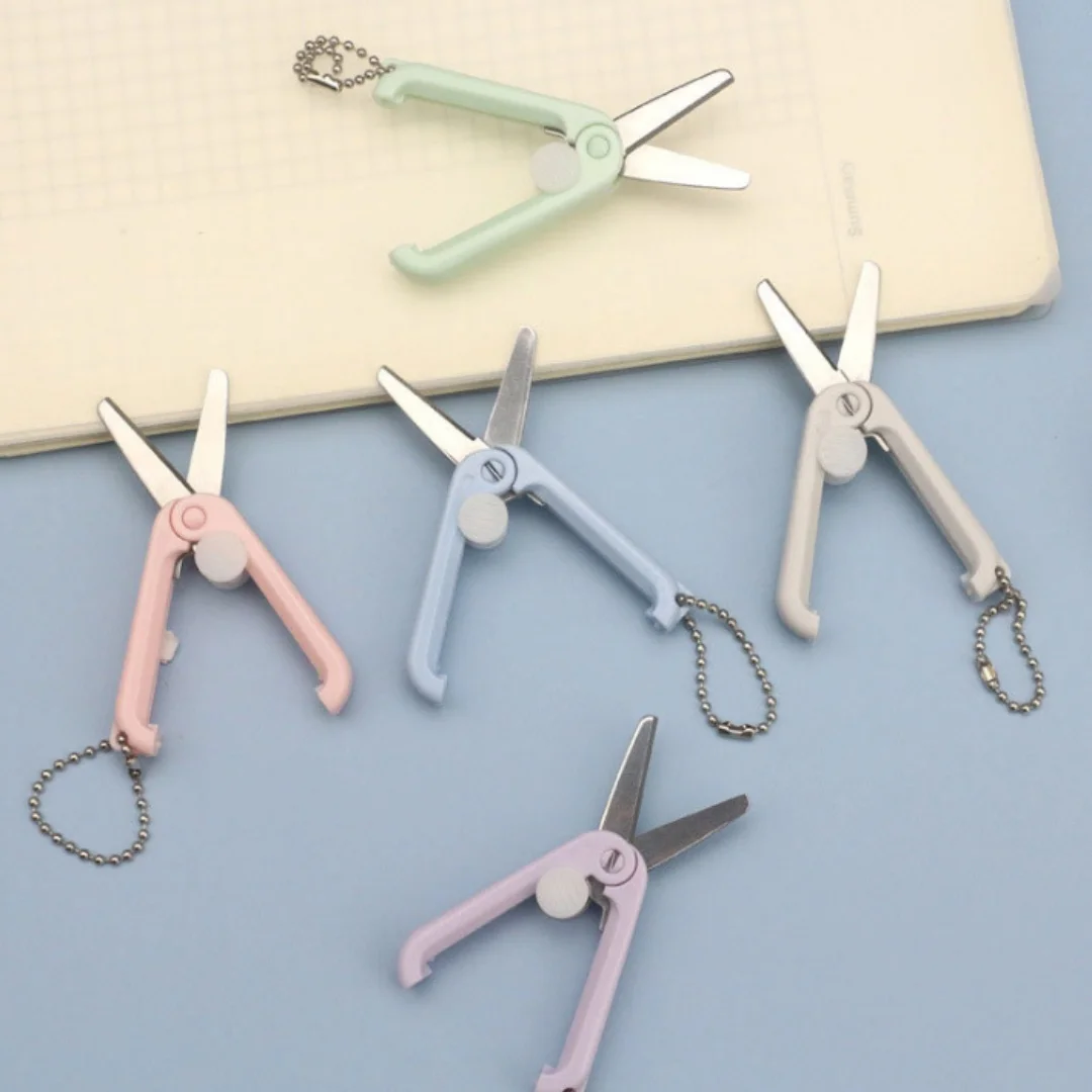مقص صغير محمول قابل للطي مبتكر بألوان الباستيل من الفولاذ المقاوم للصدأ لقطع الورق والمشروعات الفنية واللوازم المدرسية المكتبية