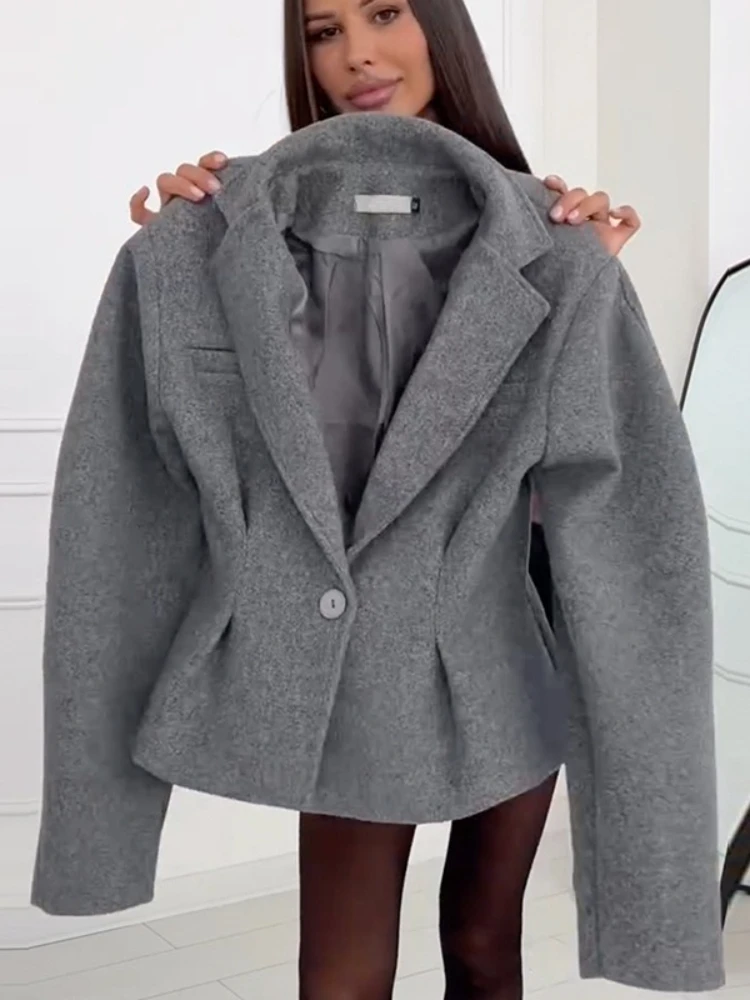 Рисунок 2 - Элегантный костюм Tossy