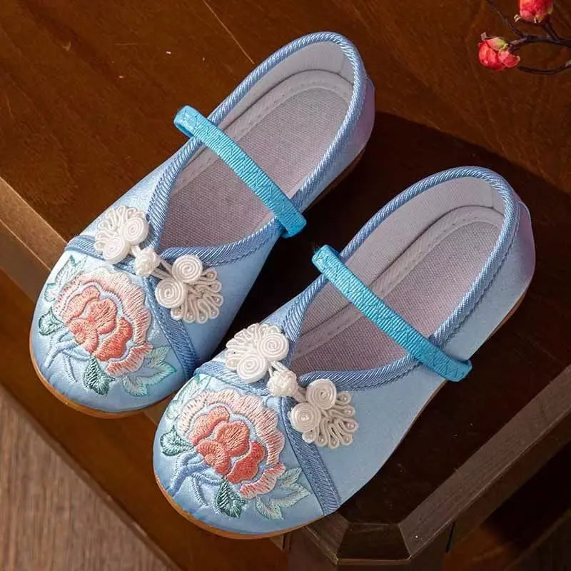 2024 Girls Vintage Flat Sole Embroidered Canvas Shoes Soft Sole Non Slip Light Shallow Ethnic Style Hanfu Shoes Princess Shoes