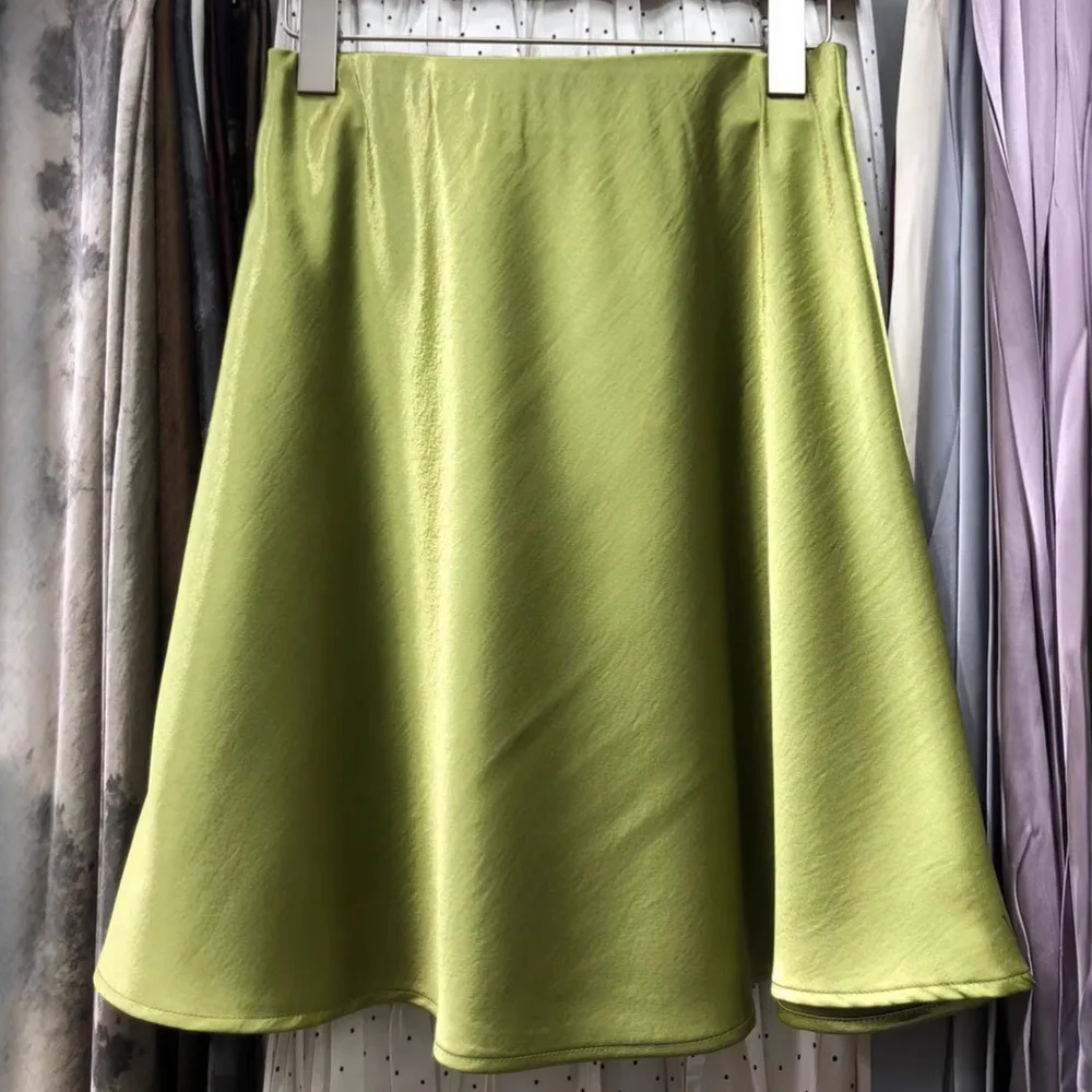 Neue Einfarbige Satin Hochtaillierte A-Linien Miniröcke 2026 Sommer Damen Elegante Modische Kurze Röcke