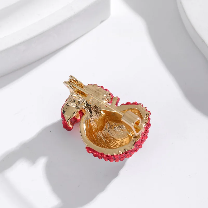 New opening lychee luxury brooch Elegant delicate fruit collar pin female compact corsage clothing accessories jewelry gift