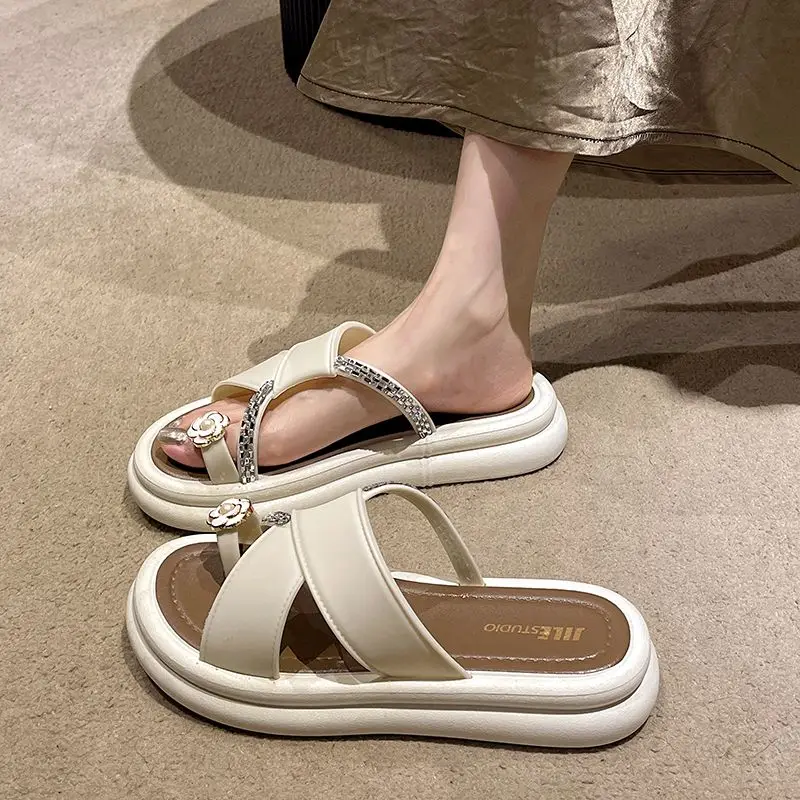 

Fashionable and versatile sweet camellia water diamonds for outdoor activities with toe rests and cool slippers