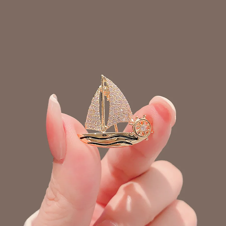Exquisite Cute Small Sailboat Brooches For Women Unisex Fashion Creative Rhinestone Boat Brooch Versatile Accessories Pins Gifts
