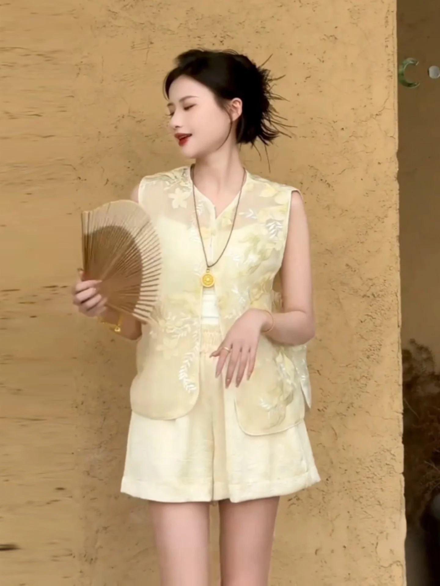 

Элегантный модный женский комплект из двух предметов: топ без рукавов и шорты, хлопковый, с круглым вырезом, короткий, летний наряд.