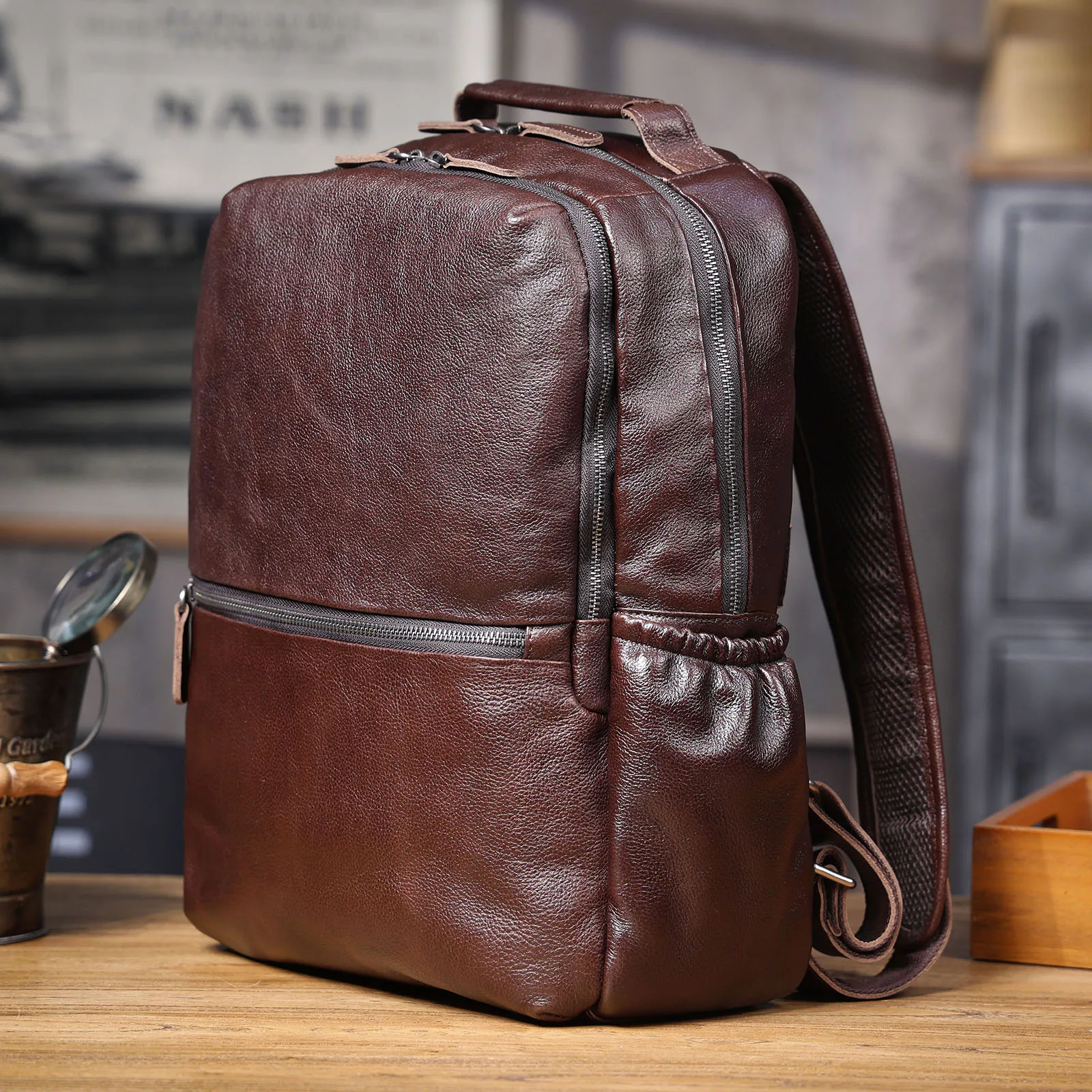Lässiger Echtleder-Rucksack für Herren, Laptop-Tasche für Männer, Reisetasche aus hochwertigem Rindsleder, modischer Preppy-Stil. – Detail 18