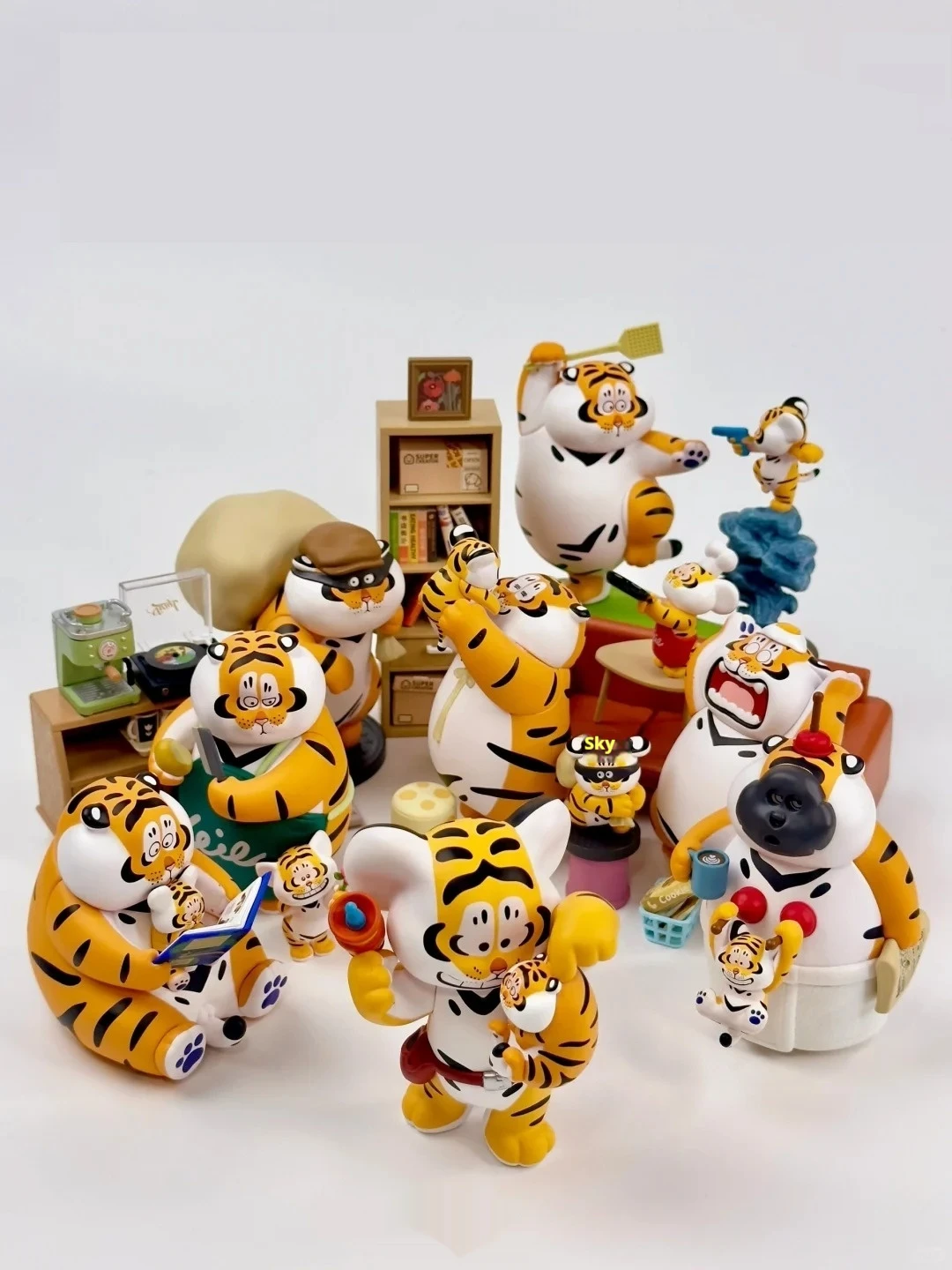 

Adorable High-Quality Not Fat Tiger Collectible Figurine Trendy Blind Box Decorative Decoration Holiday Gift Personal Collection