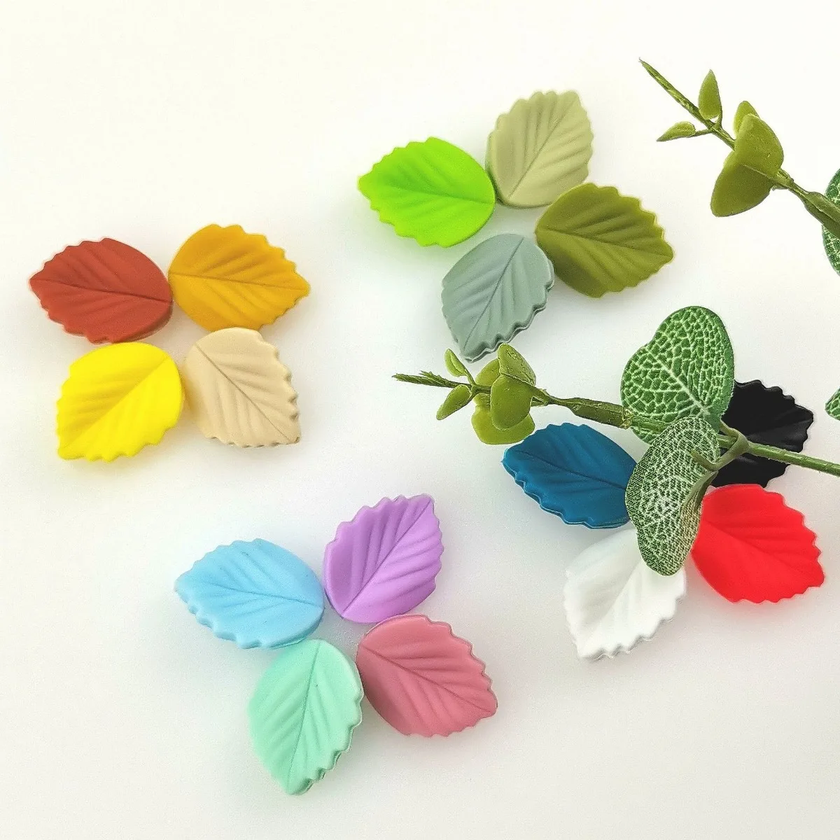 ZW39 5pcs Polychrome Mini Leaf Silicone Bead Jewelry Making Food Grade DIY Pacifier Chain Necklace Accessories To Make Bracelets
