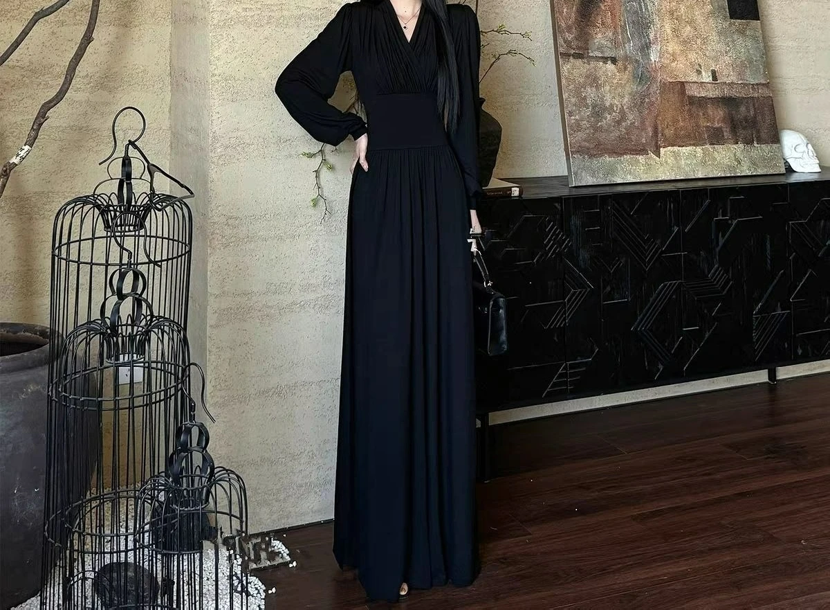 Sukienka damska na jesień 2025, nowa kolekcja, modna, elegancka, z długim rękawem, dekolt w serek, wysoki stan, wyszczuplająca.