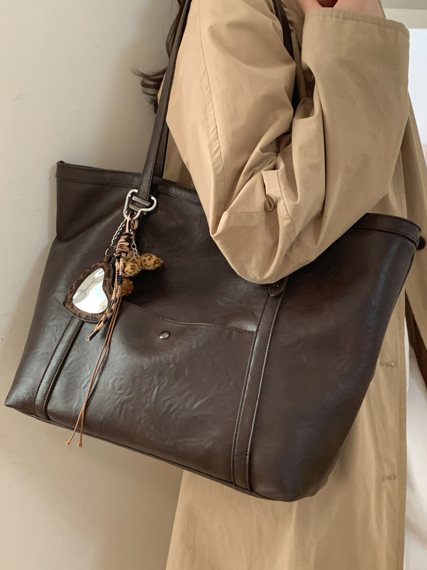 

Ретро-сумка женская большая вместительная через плечо, повседневная сумка-тоут, сумка-тоут для поездок на работу, с двойным ремнем, на молнии, из мягкой кожи