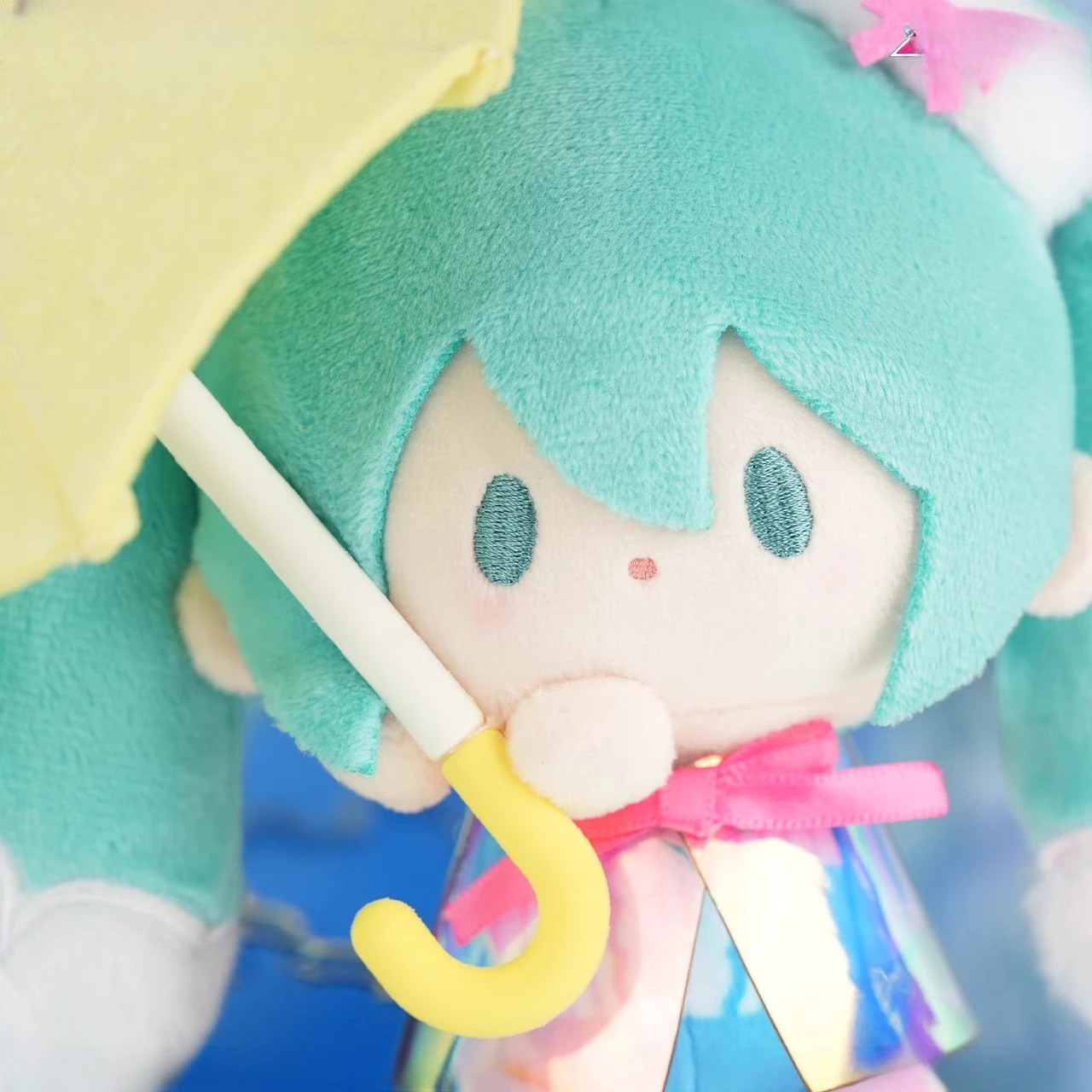 LLavero de peluche de Anime Hatsune Miku de 15 cm, muñeca suave Kawaii, serie bonita de melodía de lluvia para mochilas, regalos colgantes