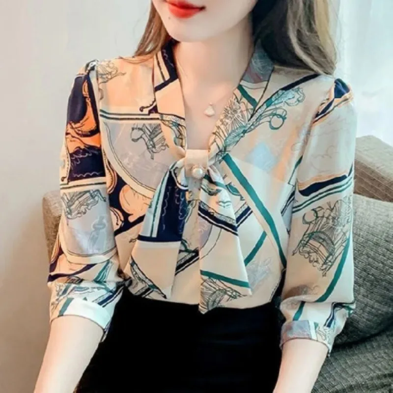 Spring Summer New Women\'s V-neck Short Sleeve Three Quarter Sleeve Chiffon Floral Printing Tee Shirt Heart-shaped Fashion Tops