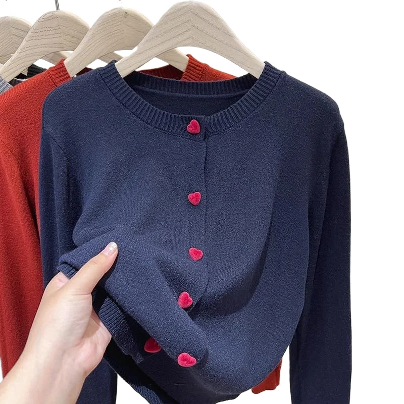 

Свитер на пуговицах Sweet Heart, весна 2025, новый мягкий вязаный кардиган с длинными рукавами, корейская версия, модный топ с круглым вырезом