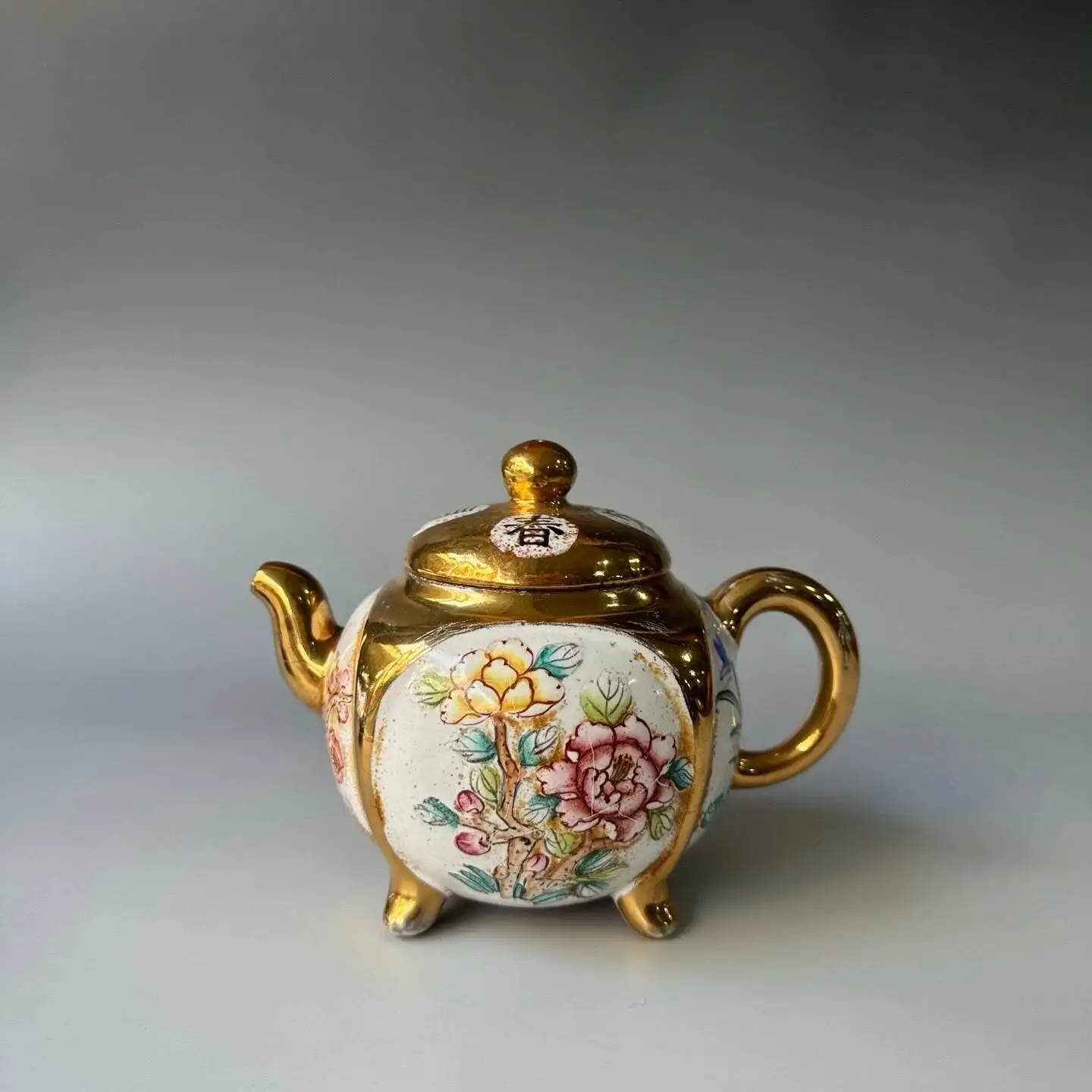 China Yi Xing Zisha Clay Handmade Exquisite Teapot: Semi-Formal Teapot