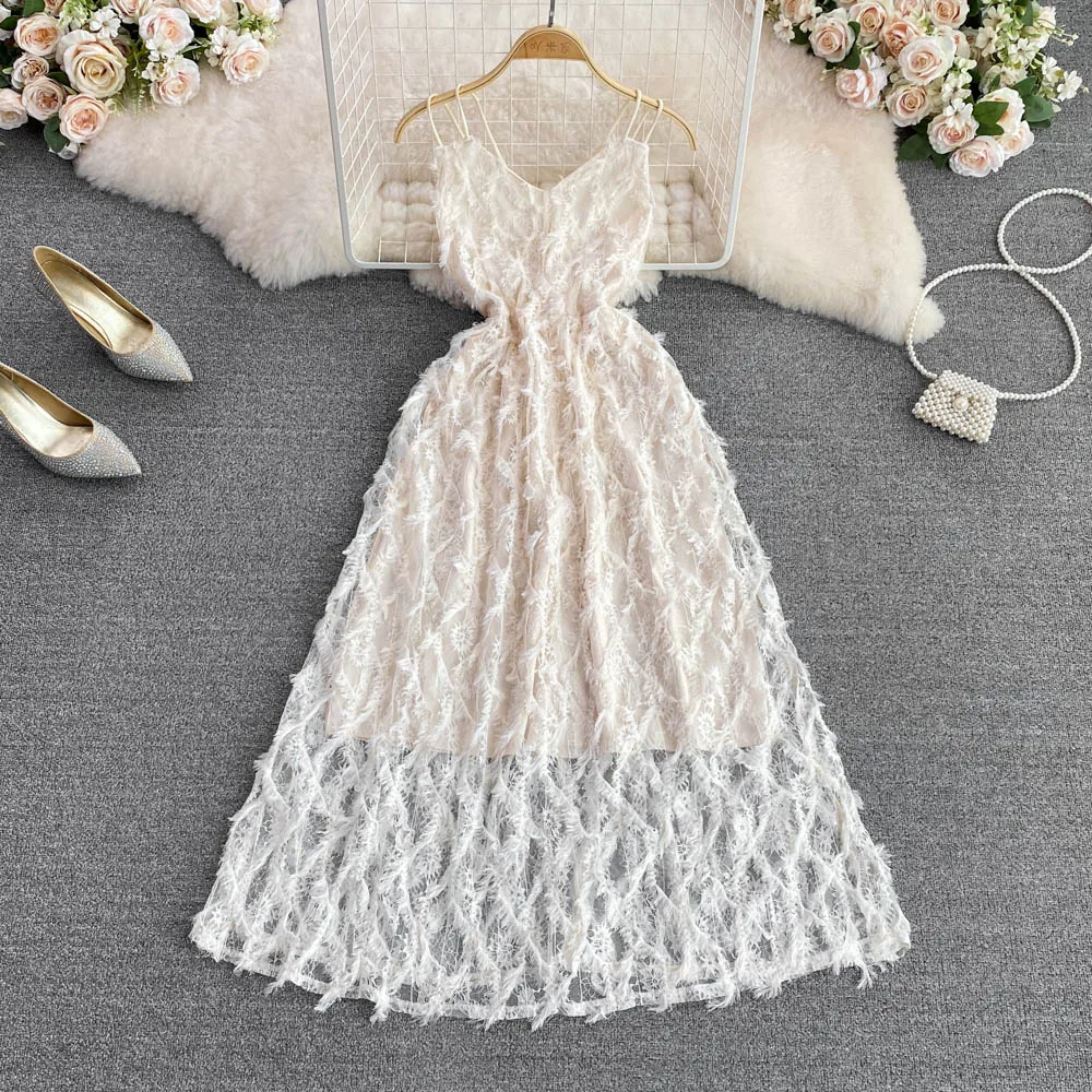 

2022 New Beach Dress Sexy Backless White Tassel Feathers Long Party Gown Temperament V-Neck Spaghetti Strap Summer Dress