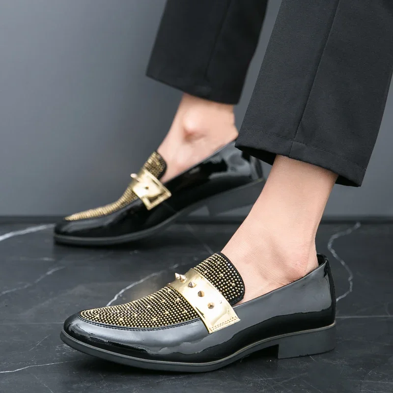 

2025 Crystal Diamond Tip Business Dress Men Leather Shoes Men's Loafers Tênis Masculino Casual Driving Luxury Designer Zapatos