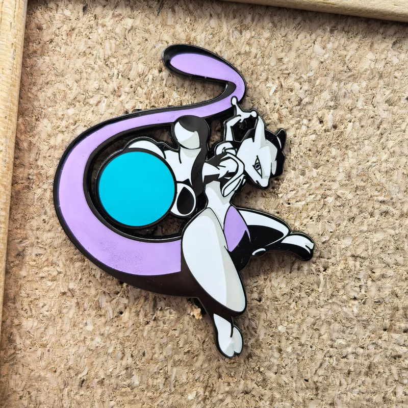 Mewtwo Metall-Pins Anime-Legenden-Monster-Abzeichen Anhänger Japanisches Spiel Broschen für Taschen Rucksäcke Kleidung Revers ACG Spielzeug