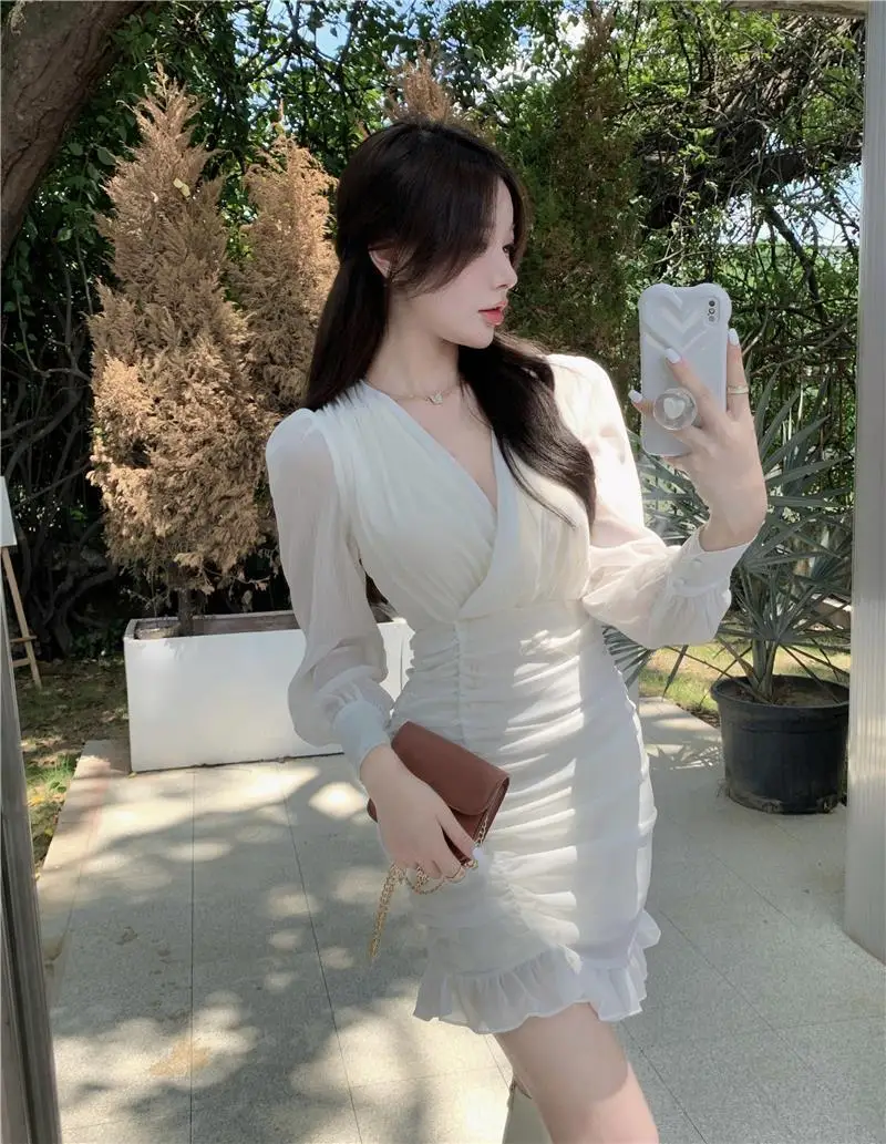 2024 Autumn New French Light Mature Style Bubble Sleeves White Dress with Female Design Sense Wood Ear Chiffon Skirt