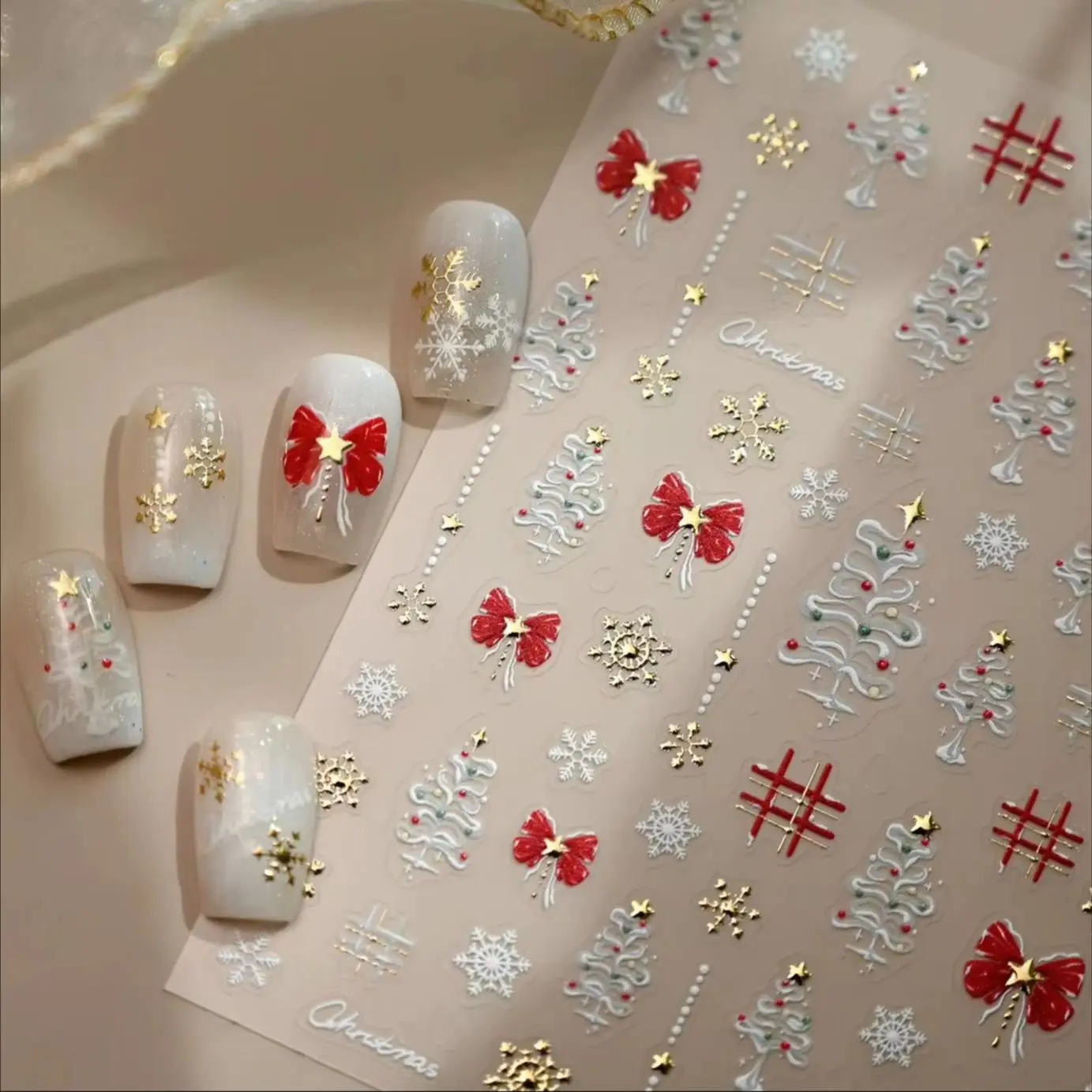 الشتاء شجرة عيد الميلاد الأحمر Bowknot ستار الثلج كريستال الكرة ثلج الزنجبيل سانتا كلوز مسمار الفن ملصقات جديدة الشارات أداة