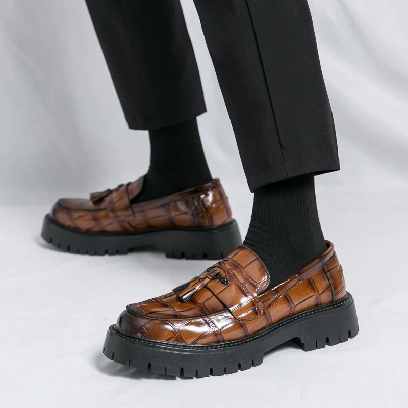 

Мужская обувь больших размеров 38–46, модные и повседневные классические стили, свадебная вечеринка жениха, уличные лоферы на толстой подошве для взрослых