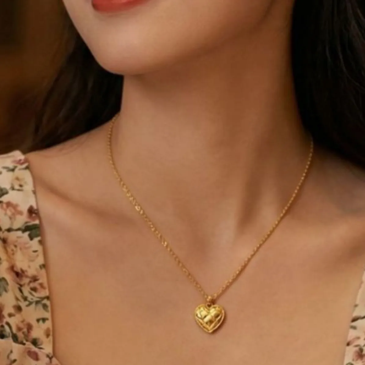 French retro rhombus pattern love pendant, simple and versatile temperament, simple stacking with personalized necklace women
