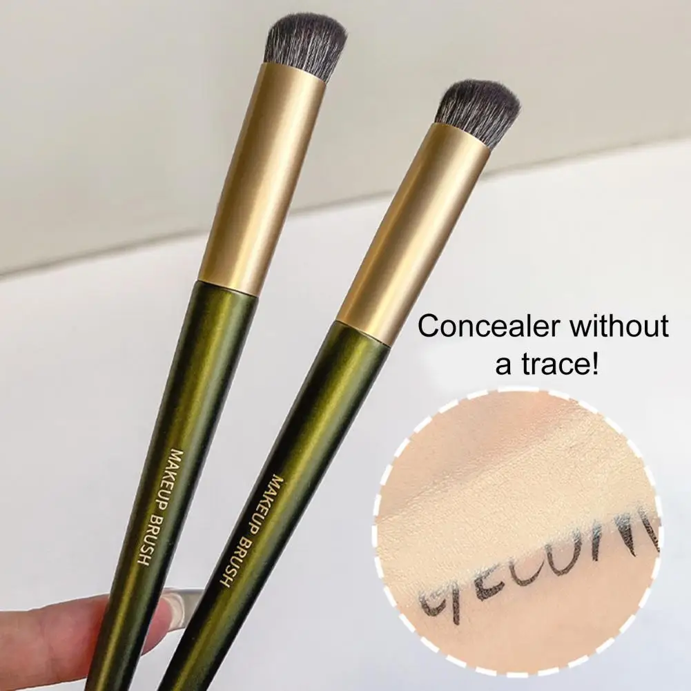 Cosmetic Brush  Convenient Round Head Concealing Brush  Portable Makeup Brush