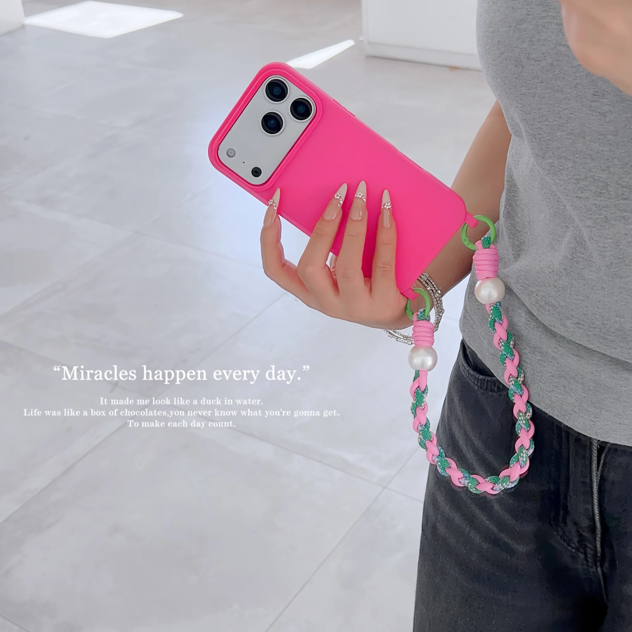 Hand-Woven Lanyard Case Suitable For Iphone 17 Pro Max Phone Case Air /16 Plus Wrist Short Lanyard 15/14/13/12 Pro Case